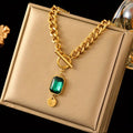 Collar de Oro con Piedra Esmeralda Preciosa