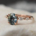 Anillo vintage de oro rosa con zafiro