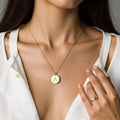 Collar de Oro con Colgante de Letra Elegante