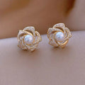 Elegantes pendientes con perlas en espiral brillante
