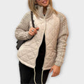 Valerie - Beige Hochkragenjacke mit Stepp- und Strickmix
