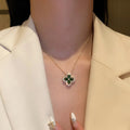 Collar Emerald Shimmering Clover en oro