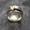 Anillo de Plata con Corazón Dorado