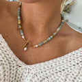 Collar dorado vintage con piedras