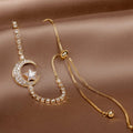 Pulseras con colgante de luna en circonita y oro