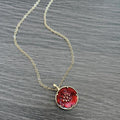 Collar vintage rojo en oro