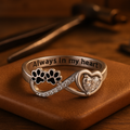 Anillo con Circonitas en Forma de Huella con Diseño de Corazón e Infinito