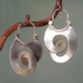 Pendientes vintage plateados con espiral