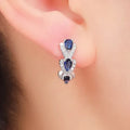 Pendientes con escudo real y piedras preciosas