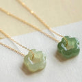 Collar con flor y jade