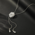 Collar de cristal plateado