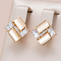 Elegantes pendientes geométricos con circonita en oro