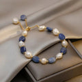 Pulsera elegante de perlas del océano