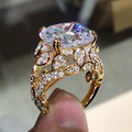 Anillo Dorado con Vidrio Vintage