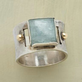 Anillo vintage con piedra lunar verde en forma cuadrada