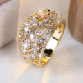 Anillo de Oro con Cristales Blancos