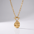COLLAR DE MONEDA CRUZ CON ESTILO DE CLIP DE PAPEL