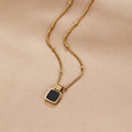Collar con colgante Lucia en negro