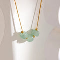 Collar vintage de oro con piedra verde suave